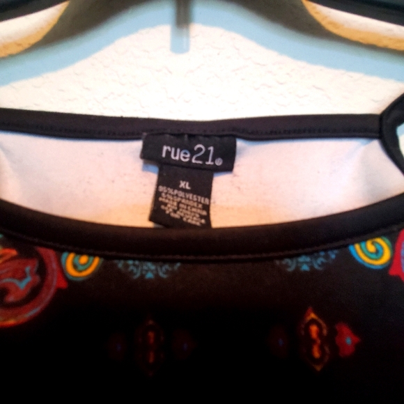 Rue 21 tank - Picture 2 of 3